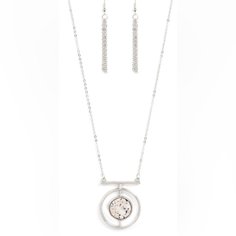 Boulevard Bazaar - multi necklace